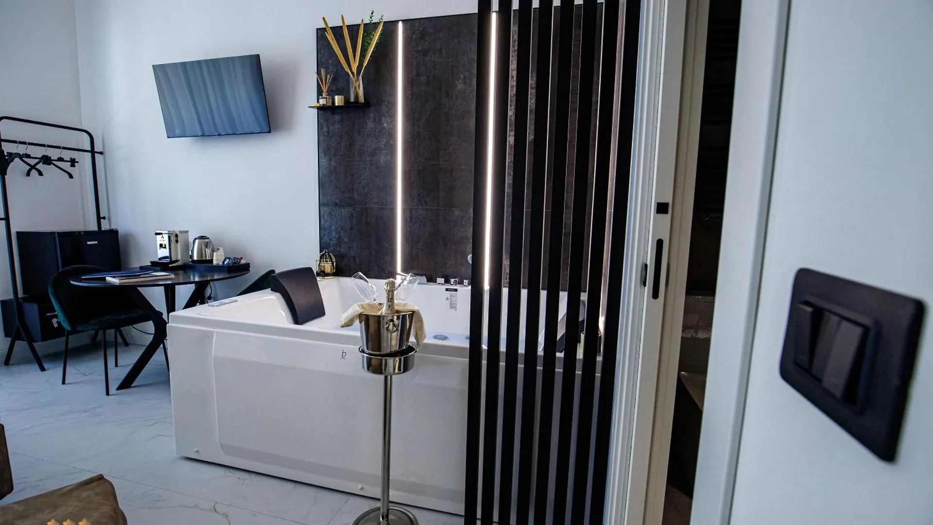 Operaprimasuite In Centro Messina Guest house